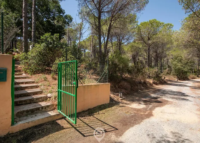 Pinus Village Coastal Hideway * 福特村